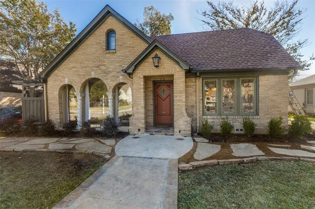 $825,000 | 5522 McCommas Boulevard, Dallas, TX 75206