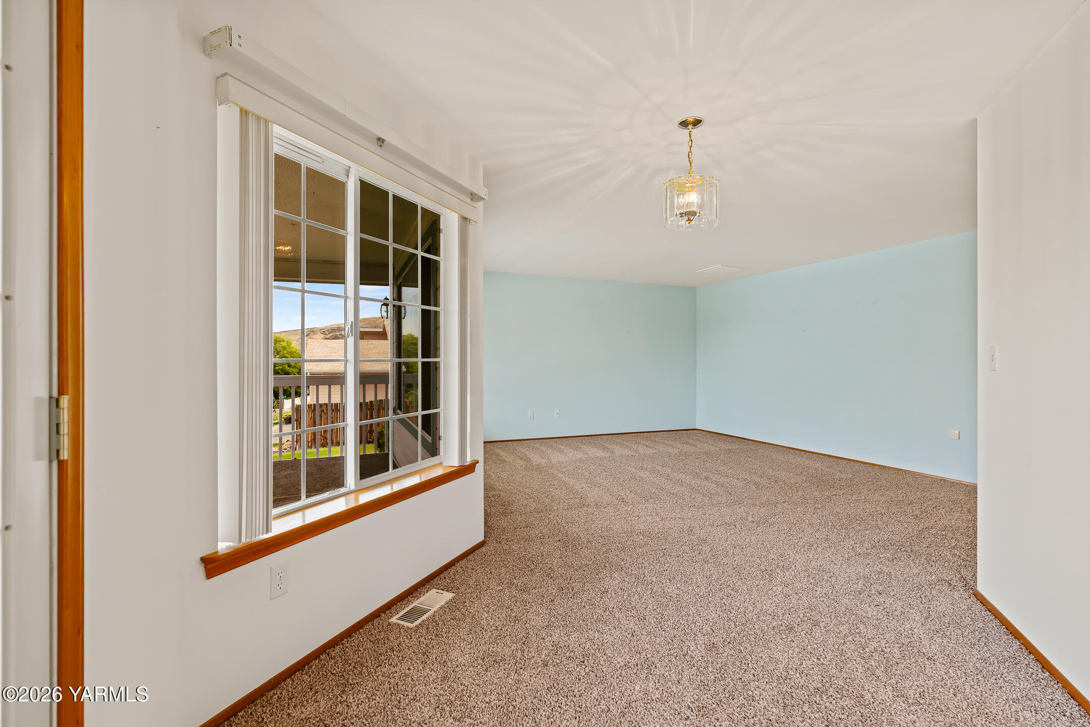 801 South 4th St Loop Selah, WA 98942 - Photo 9 of 33 008Dining space