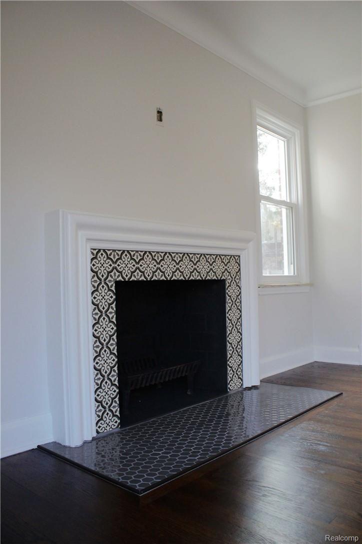 20235 Picadilly Road Detroit, MI 48221 - Photo 11 of 15 fireplace.jpg