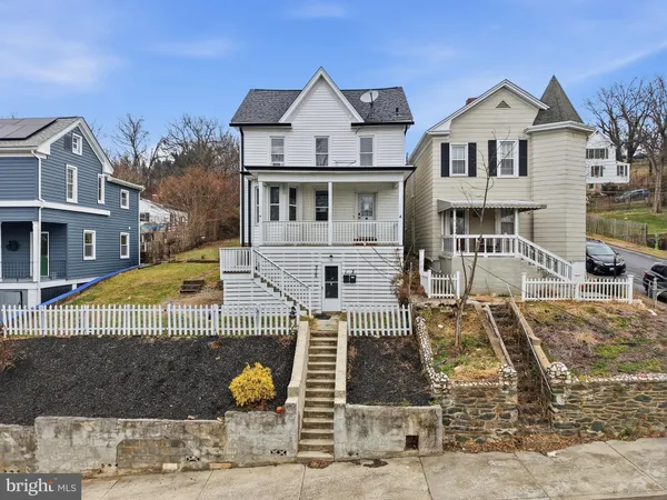 $1,700 | 319 East A Street, Unit 2, Brunswick, MD 21716