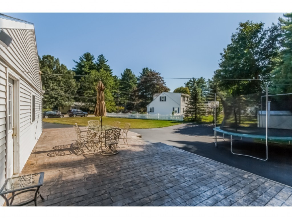 88 Harris Road Nashua, NH 03062 - Photo 29 of 36