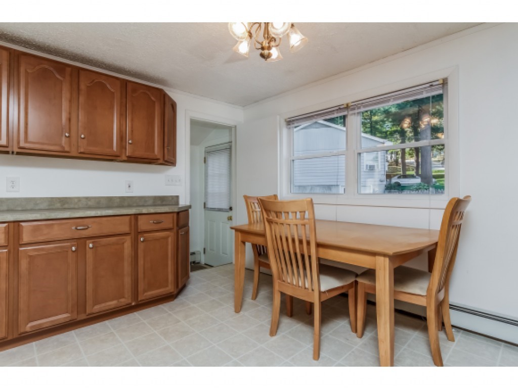 88 Harris Road Nashua, NH 03062 - Photo 4 of 36