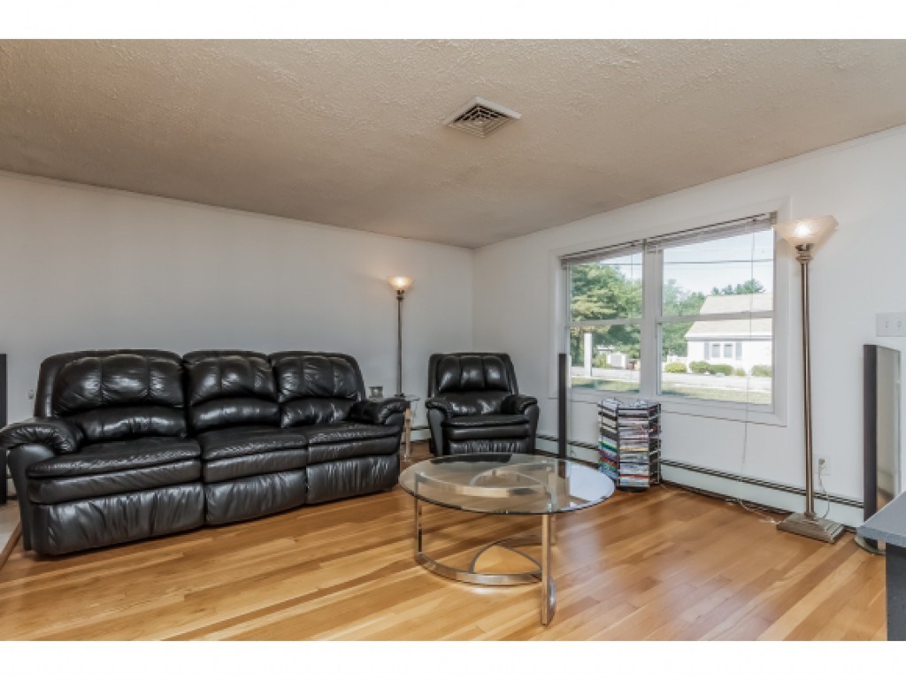88 Harris Road Nashua, NH 03062 - Photo 5 of 36
