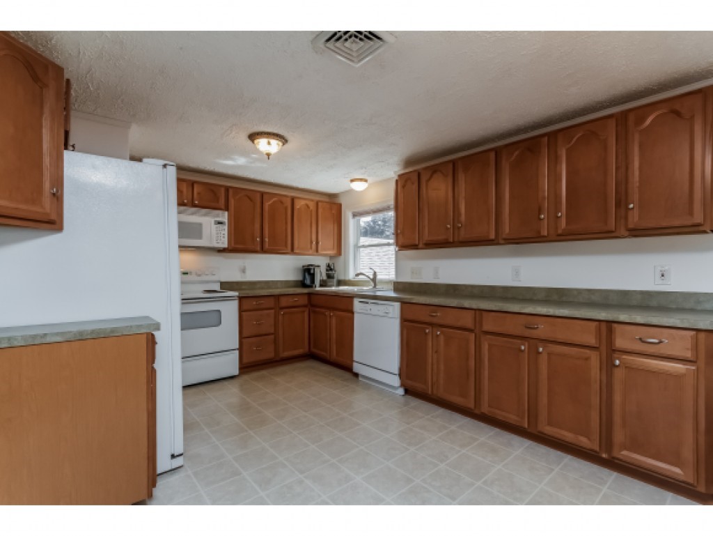 88 Harris Road Nashua, NH 03062 - Photo 7 of 36