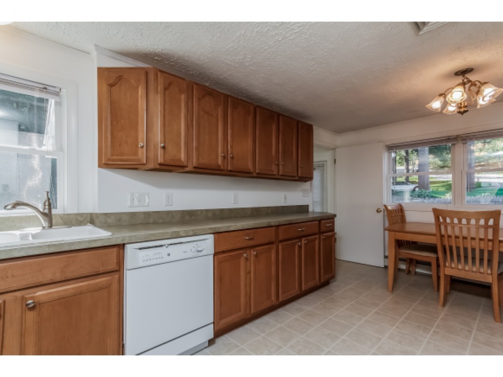 88 Harris Road Nashua, NH 03062 - Photo 8 of 36