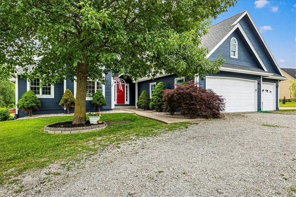 $565,000 | 205 Elm Street, Lathrop, MO 64465