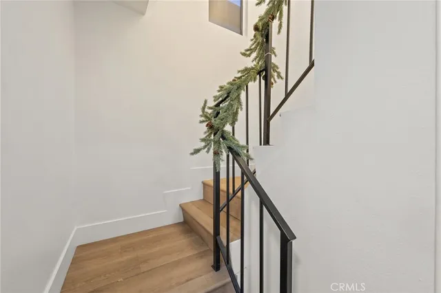 a view of entryway and gallery