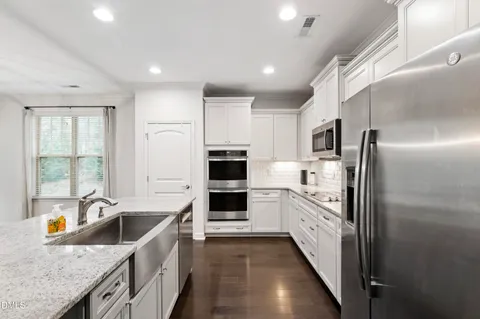 $545,000 | 8121 Fieldcrest Lane, Fuquay-Varina, NC 27526