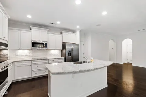 $545,000 | 8121 Fieldcrest Lane, Fuquay-Varina, NC 27526