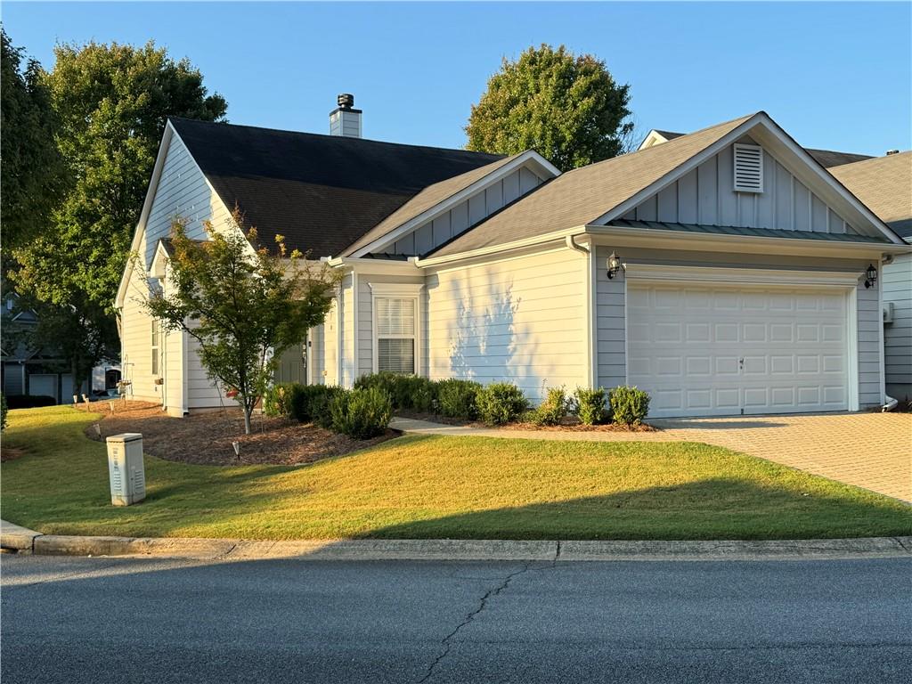 a view of a house with entertaining space