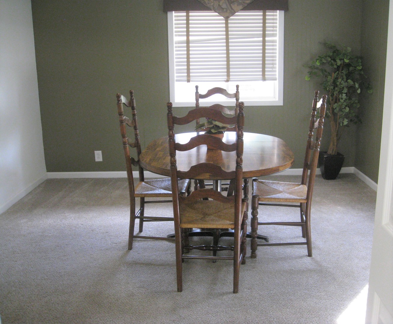 526 Spruce Road Bolingbrook, IL 60440 - Photo 5 of 13 a dining room with furniture and window