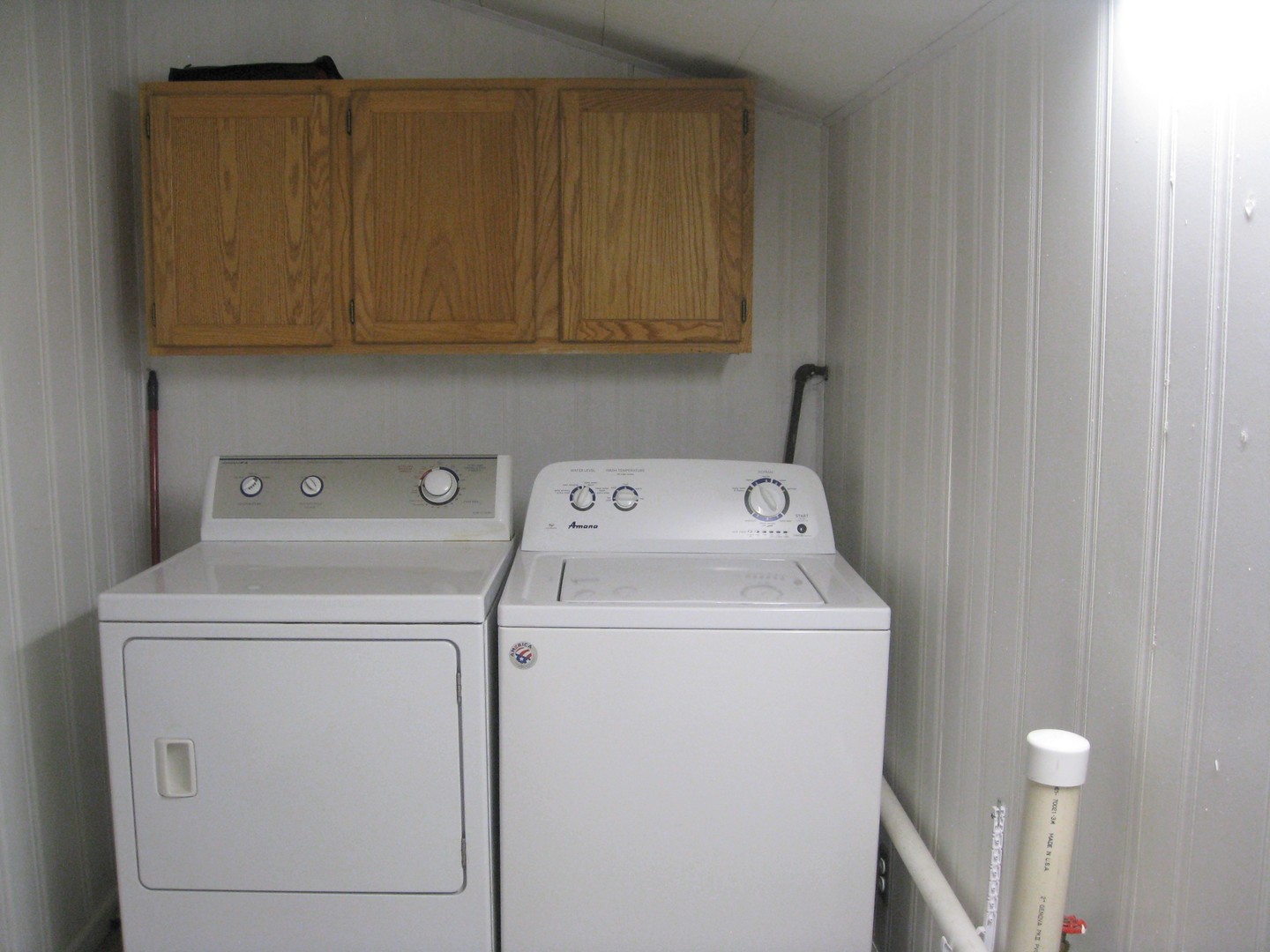 526 Spruce Road Bolingbrook, IL 60440 - Photo 8 of 13 a utility room with dryer and washer