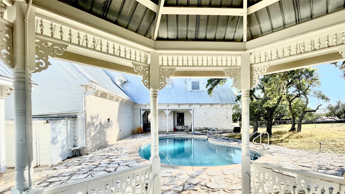 2 Sentinel Hill Austin, TX 78737 - Photo 15 of 40 a view of kitchen with an oven