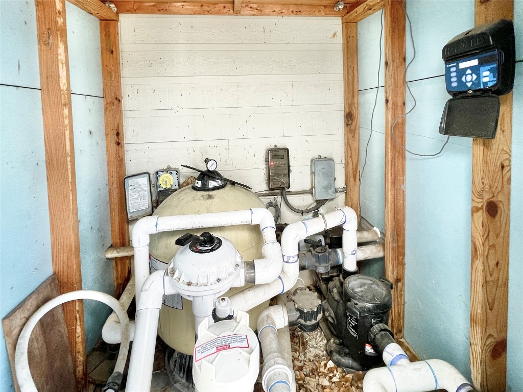 2 Sentinel Hill Austin, TX 78737 - Photo 20 of 40 a bathroom with a sink toilet and mirror