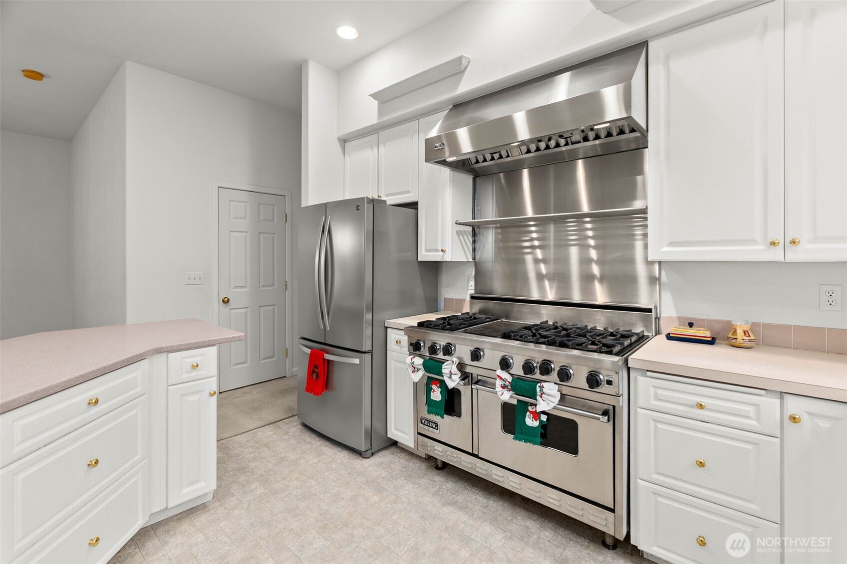 2312 Carnbee Court Southeast Lacey, WA 98513 - Photo 14 of 37 a kitchen with stainless steel appliances granite countertop a stove and a refrigerator