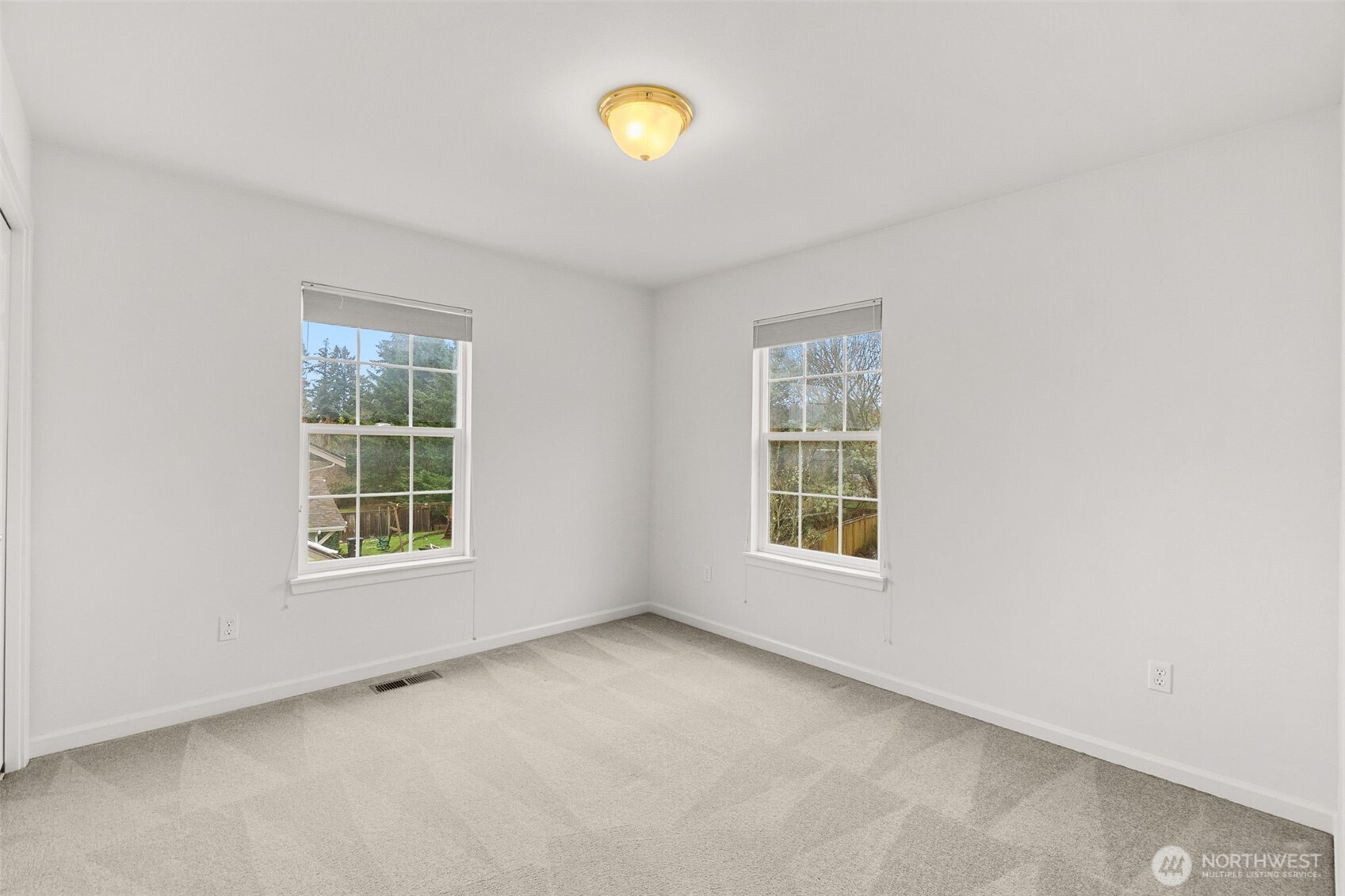 2312 Carnbee Court Southeast Lacey, WA 98513 - Photo 28 of 37 an empty room with a window
