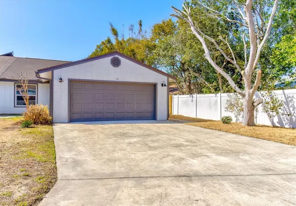 $284,000 | 20 Woodlands Circle, Ormond Beach, FL 32174