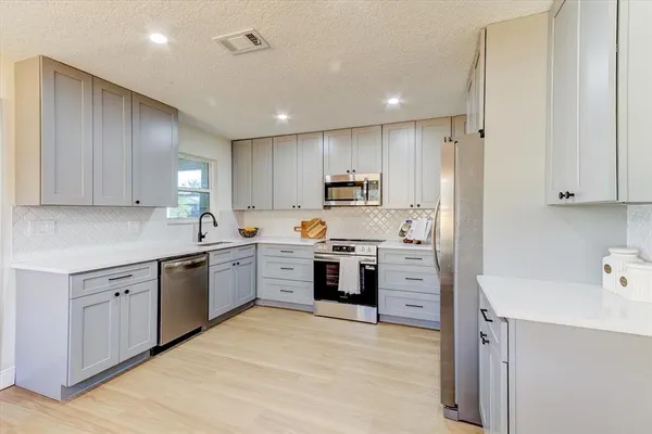 $284,000 | 20 Woodlands Circle, Ormond Beach, FL 32174