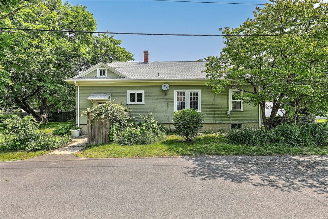 129 Ash Street Warwick, RI 02888 - Photo 4 of 42 Corner lot side view