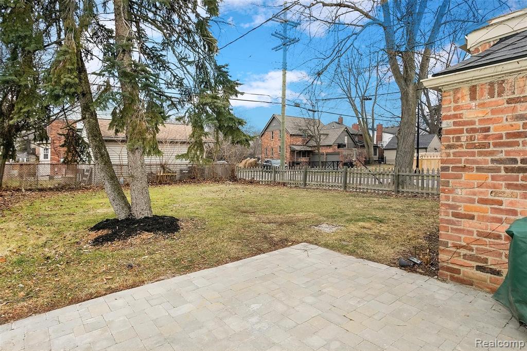 377 McMillan Road Grosse Pointe Farms, MI 48236 - Photo 34 of 38