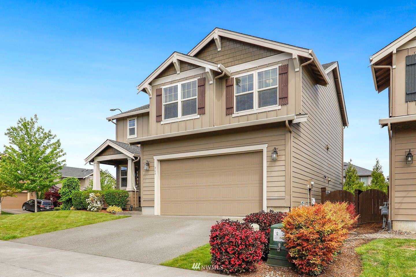 368 North Green Gables Loop Ridgefield, WA 98642 - Photo 3 of 35 a front view of a house with a yard
