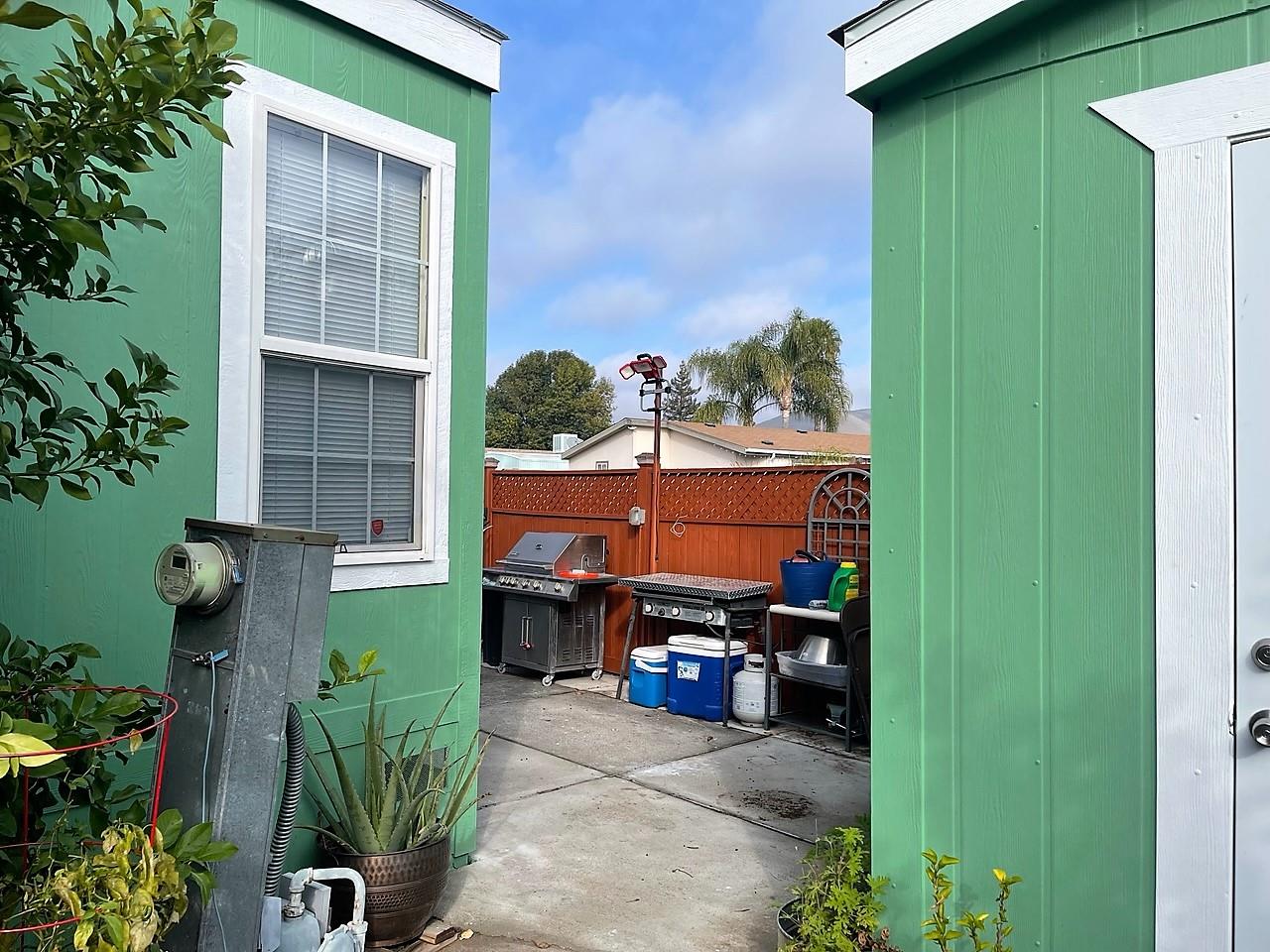 6130 Monterey Road, Unit 289 San Jose, CA 95138 - Photo 16 of 17 a backyard of a house with lots of green space