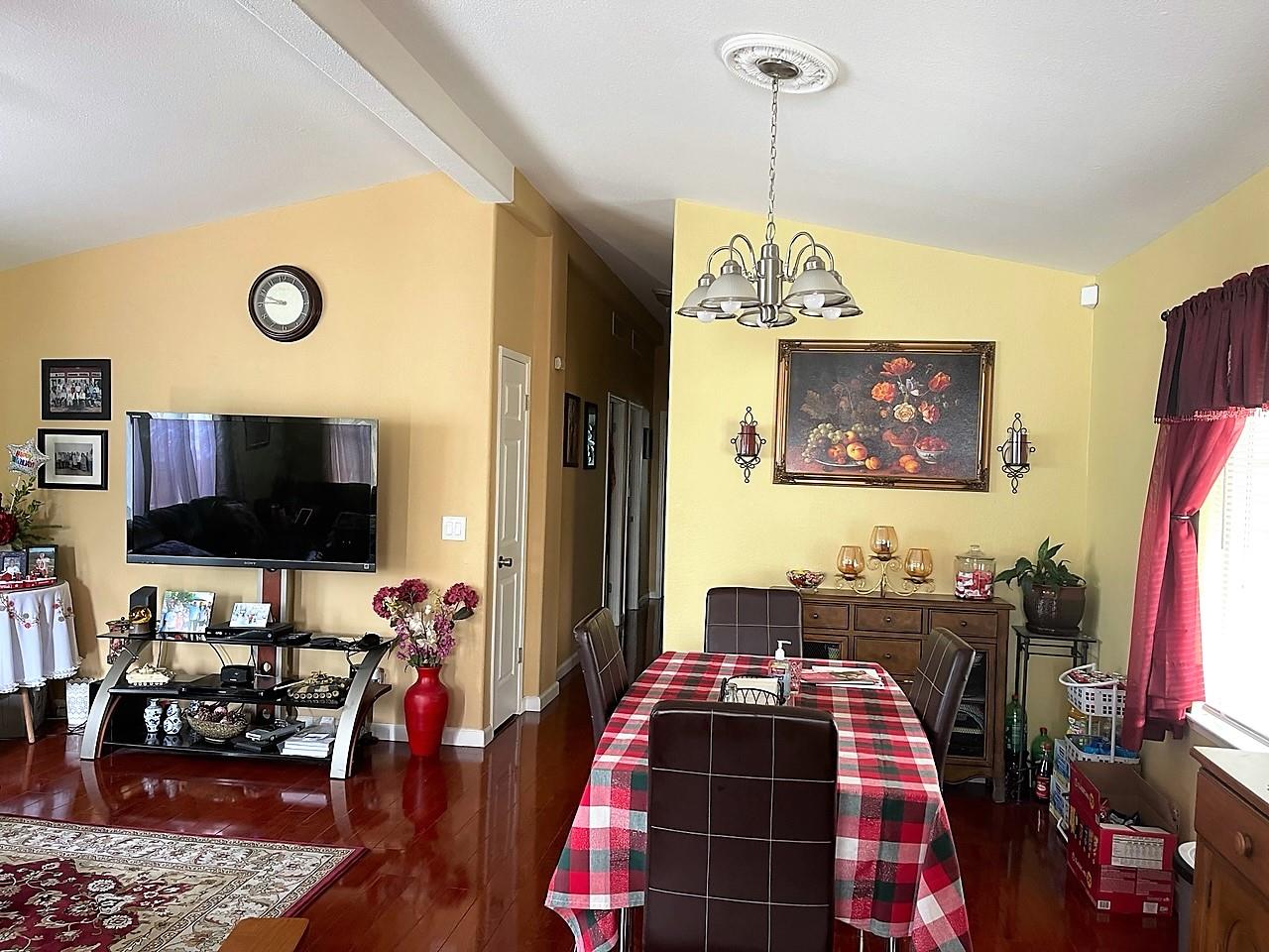6130 Monterey Road, Unit 289 San Jose, CA 95138 - Photo 4 of 17 a living room with furniture and a flat screen tv