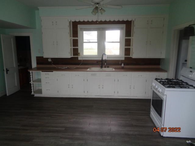 401 2nd Street Kings, IL 61068 - Photo 13 of 17 a kitchen with granite countertop a stove and a wooden floor