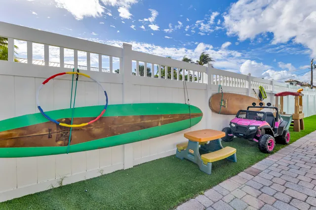 an aerial view of house with yard swimming pool and outdoor space