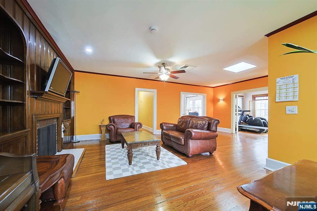 586 Hillside Street Ridgefield, NJ 07657 - Photo 13 of 46