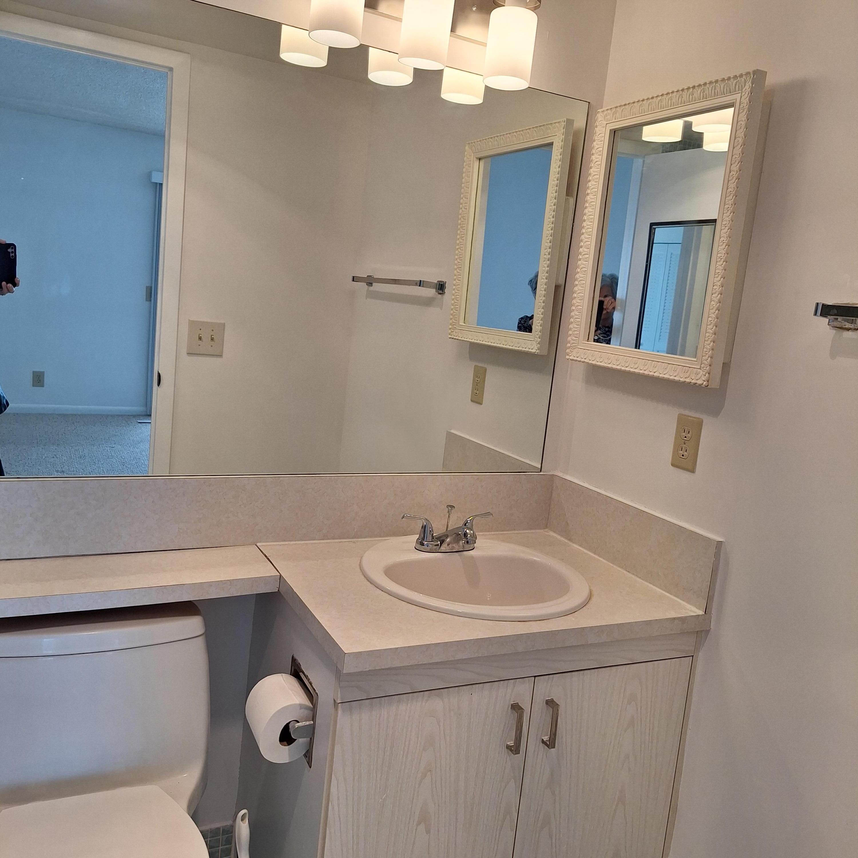 4007 Cornwall East, Unit 4007 Boca Raton, FL 33434 - Photo 7 of 35 guest bathroom