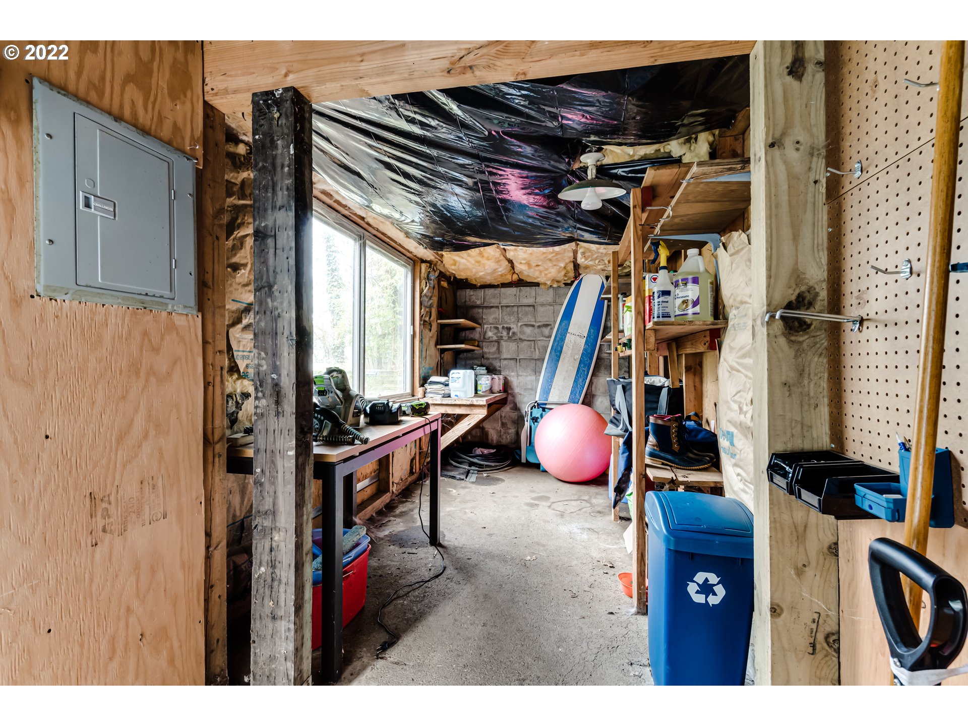 2655 Cresta De Ruta Street Eugene, OR 97403 - Photo 19 of 32 a view of a room with gym equipment