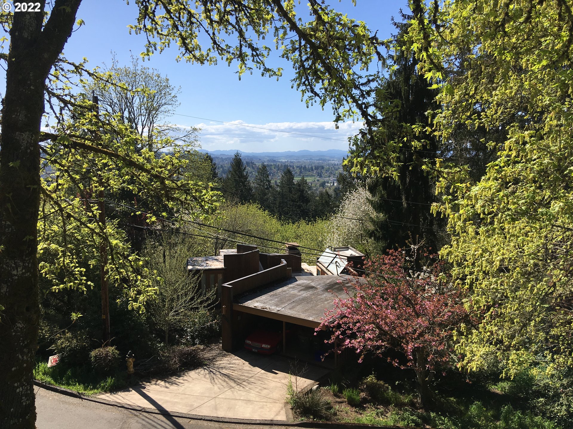 2655 Cresta De Ruta Street Eugene, OR 97403 - Photo 23 of 32 a view of a backyard of the house