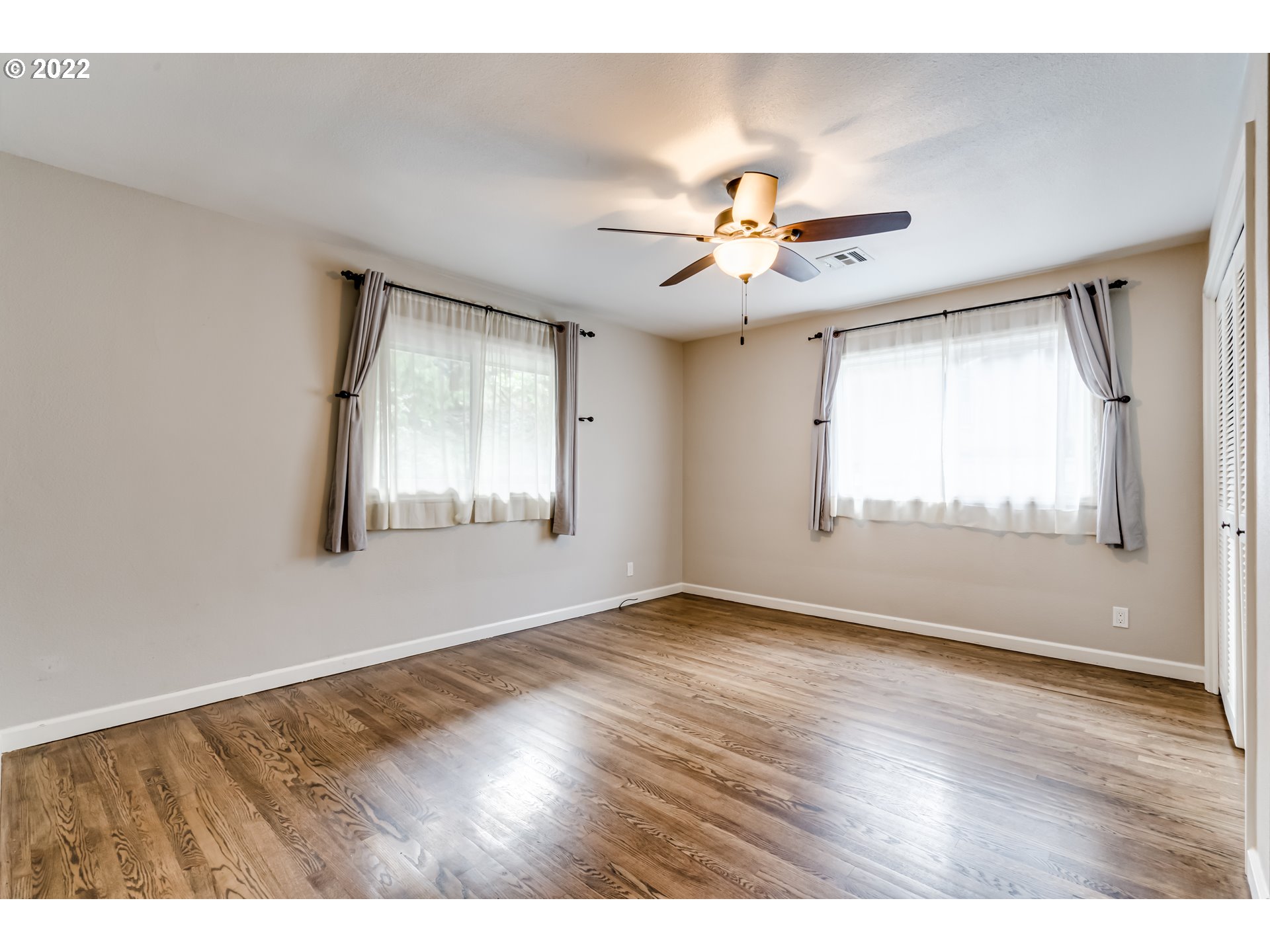 2655 Cresta De Ruta Street Eugene, OR 97403 - Photo 8 of 32 a view of an empty room with window and wooden floor