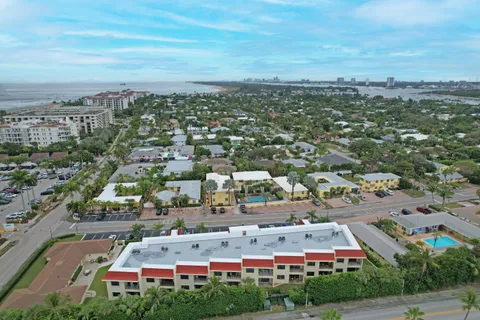 $398,000 | 115 Bamboo Road, Unit 205, Palm Beach Shores, FL 33404
