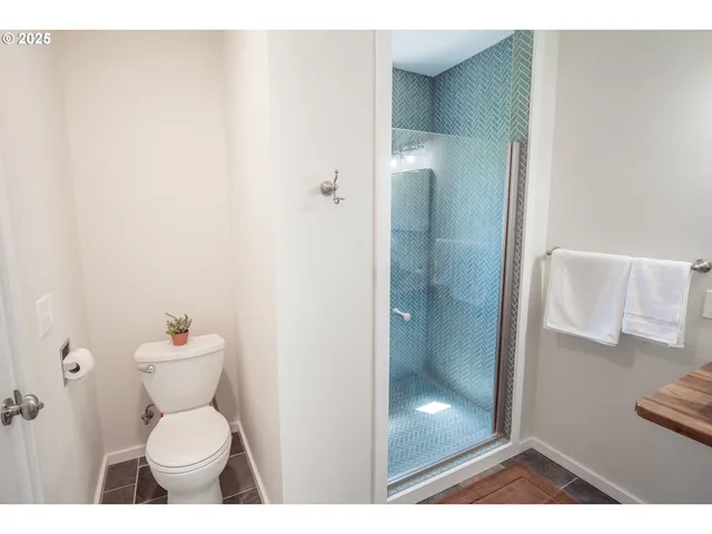 a bathroom with a toilet