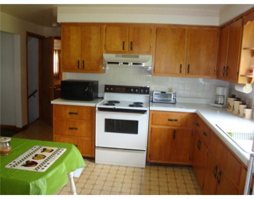 123 Shaffer Road Leechburg, PA 15656 - Photo 3 of 18 Kitchen.