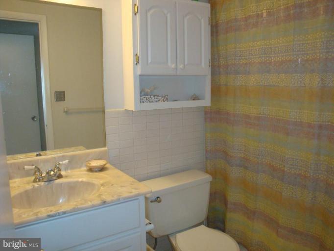 1 Hamill Road, Unit 1D Baltimore, MD 21210 - Photo 18 of 19 a bathroom with a sink toilet and shower