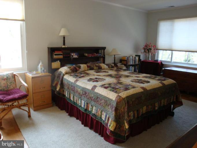 1 Hamill Road, Unit 1D Baltimore, MD 21210 - Photo 4 of 19 a bed sitting in a bedroom next to a window