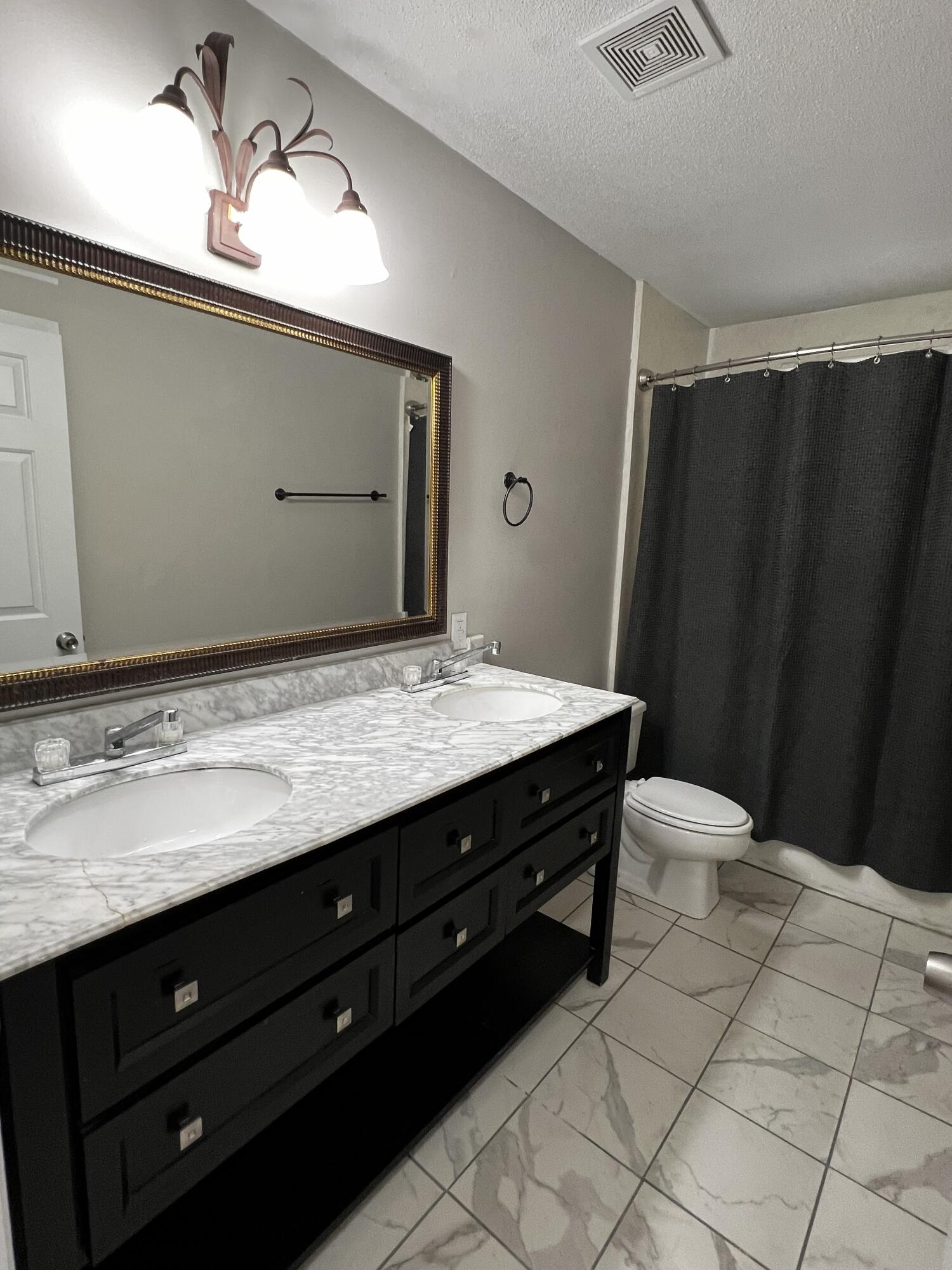 3641 Lake Shore Drive Martinez, GA 30907 - Photo 21 of 47 20A RIGH HALL BATHROOM