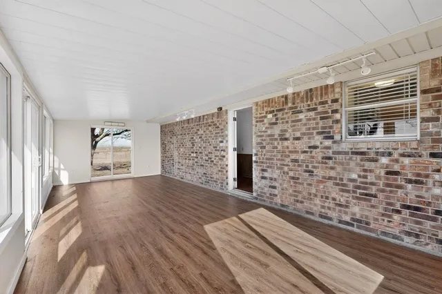 $2,500 | 3048 State Highway 171, Cleburne, TX 76031