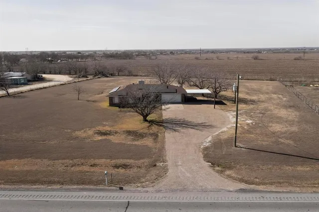 $2,500 | 3048 State Highway 171, Cleburne, TX 76031