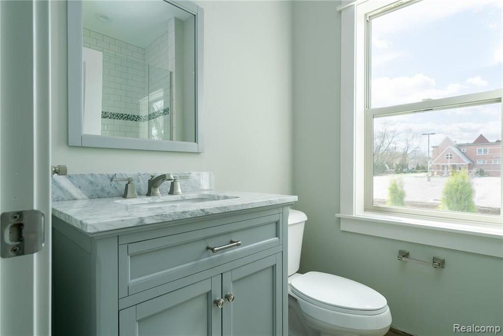339 Lothrop Road Grosse Pointe Farms, MI 48236 - Photo 12 of 31