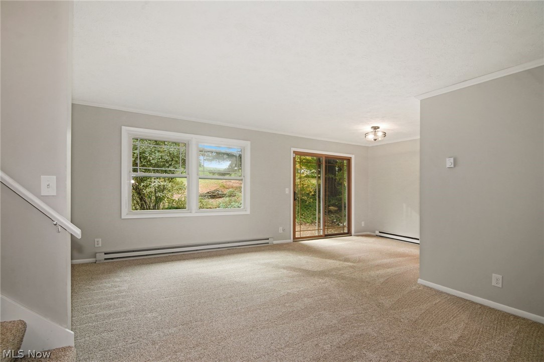4150 Dudley Road Mantua, OH 44255 - Photo 6 of 16 Living Room