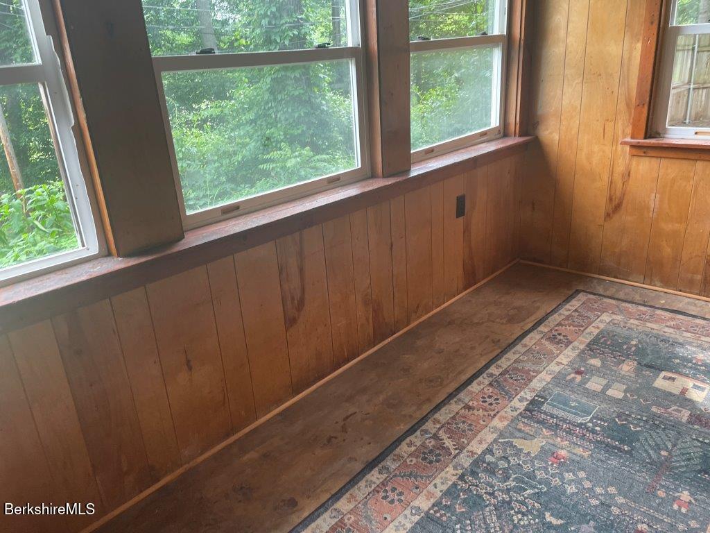 21 Woodleigh Road Pittsfield, MA 01201 - Photo 14 of 27 20260623_192246579_iOS