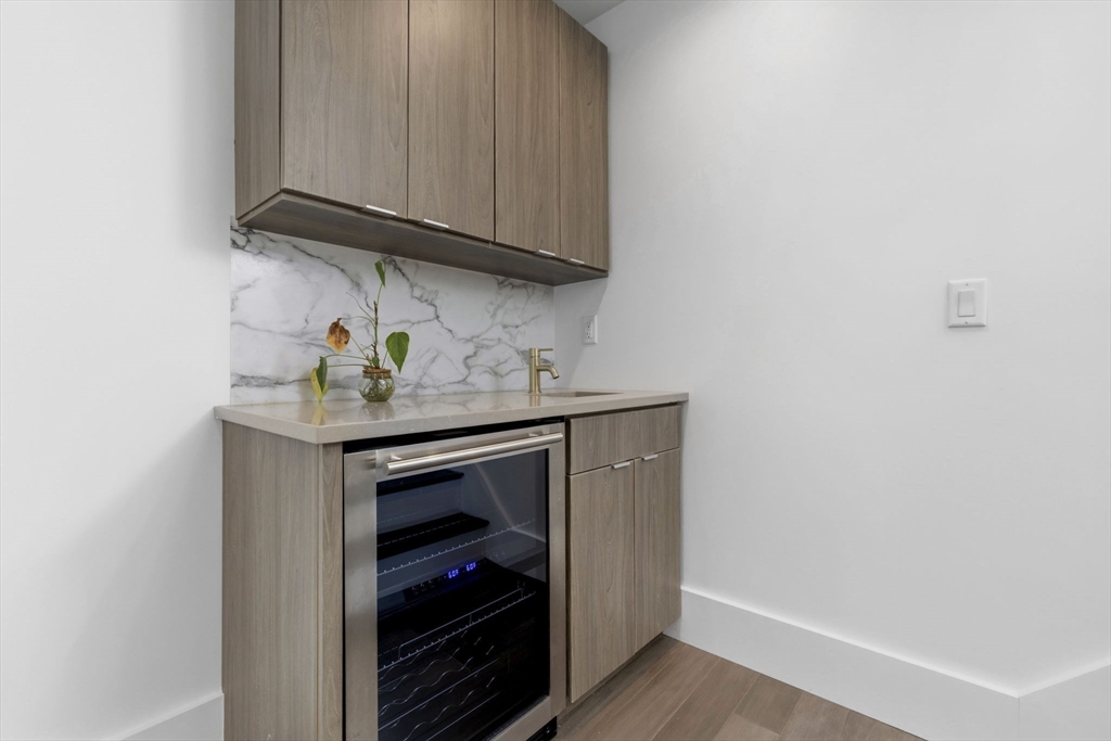 10 R Spring Garden Street, Unit 3 Boston, MA 02125 - Photo 20 of 37 Gallery Image 20