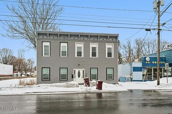 $1,595 | 1368 Central Avenue, Unit 2, Colonie, NY 12205