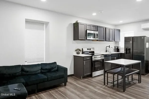 $1,595 | 1368 Central Avenue, Unit 2, Colonie, NY 12205