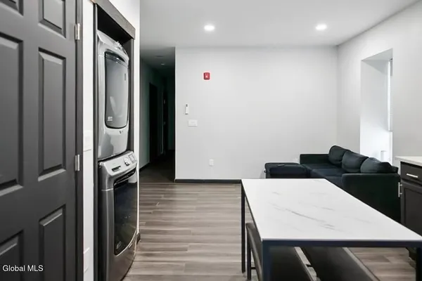 $1,595 | 1368 Central Avenue, Unit 2, Colonie, NY 12205