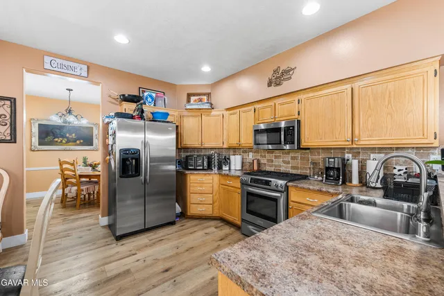 $569,999 | 5522 Lighthouse Lane, Palmdale, CA 93552